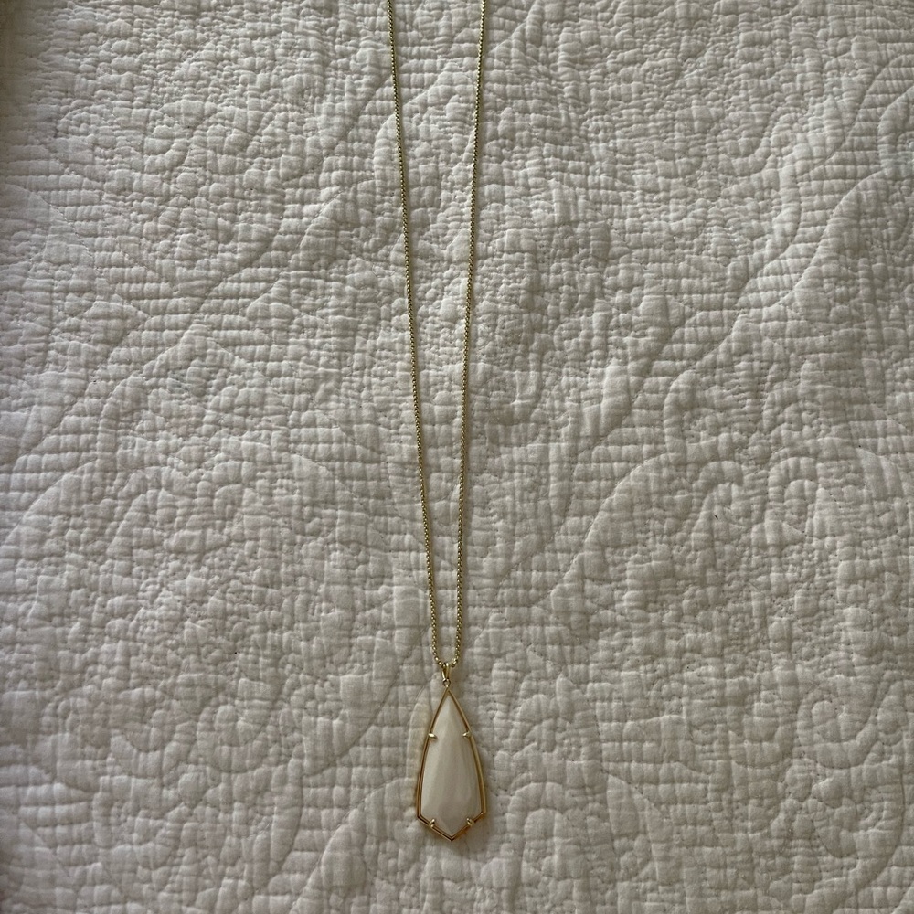 Kendra Scott necklace
